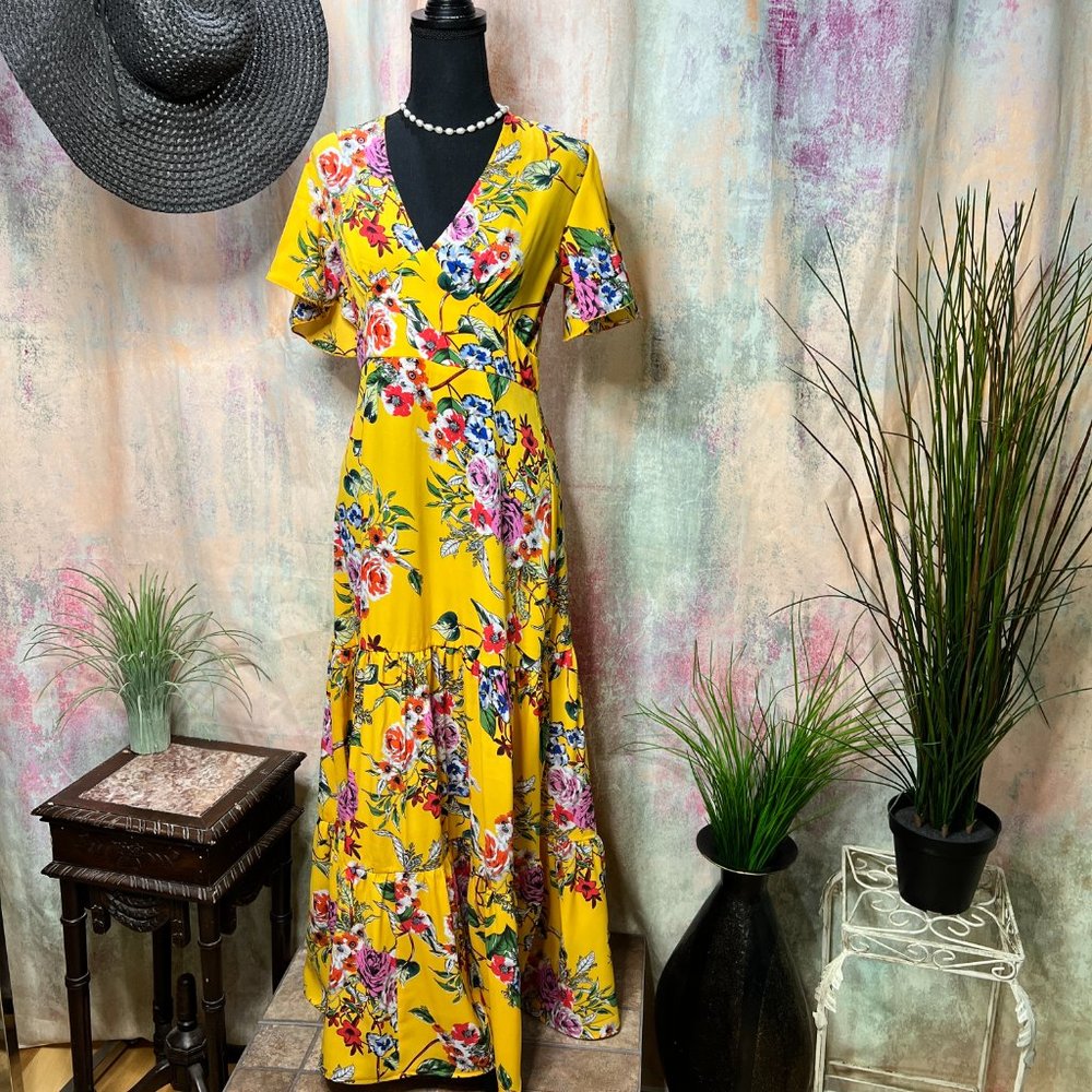 πBeautiful Floral Maxi Dress - Short Butterfly Sleeves, Ruffle -Deep Back Neckl